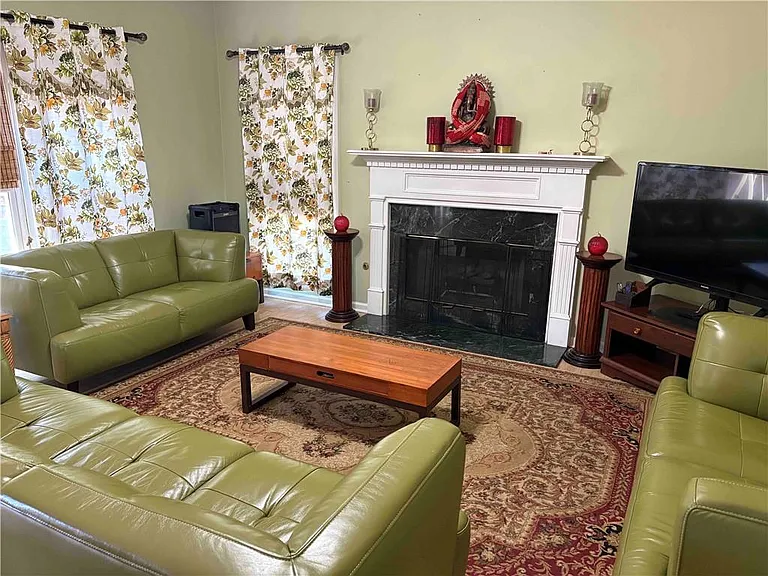 2835 Crestmont Ct — Photo 10
