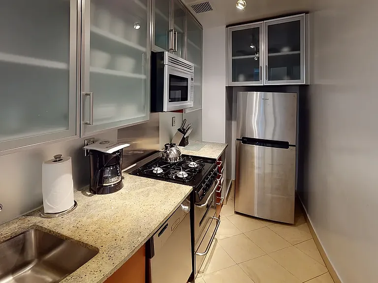 30 Park Ave #17N — Photo 4