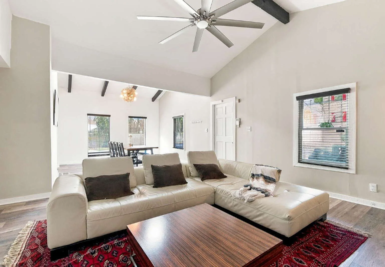 1 bed, 1.0 bath, $1,100 — Photo 4
