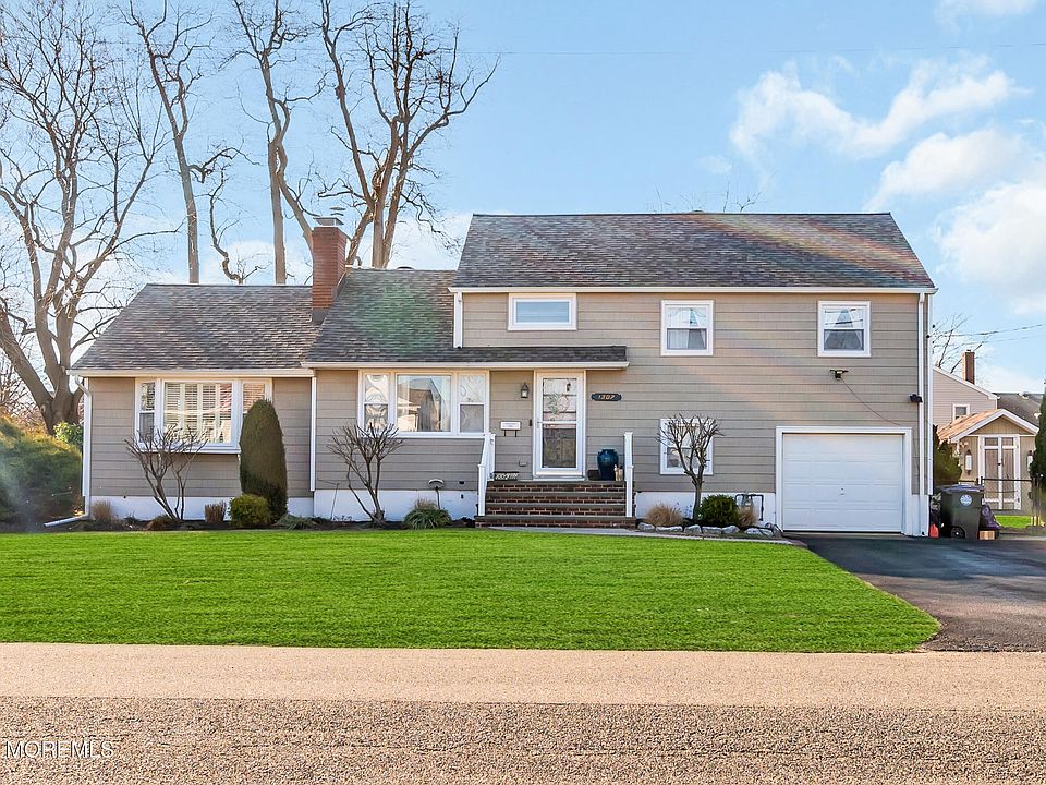 1st image of 1307 W Magnolia Avenue
