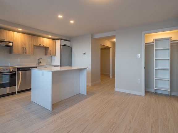 4th image of 5633 Fenwick St #2304