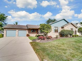 834 Helen Dr, Wapakoneta, OH 45895