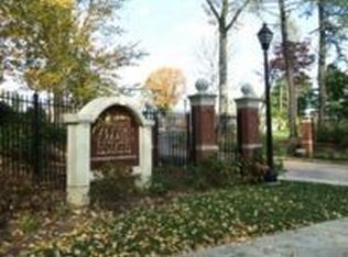 24 Goodwin Cir, Hartford, CT 06105