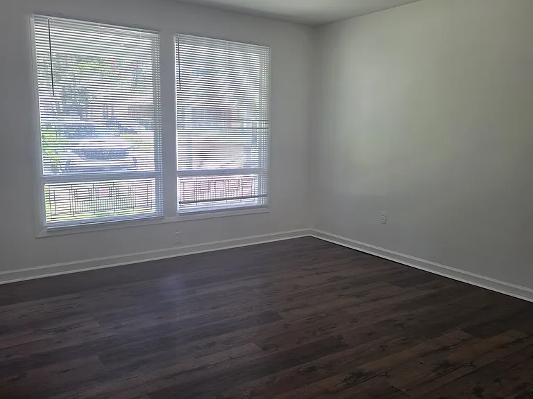 15 Burbank Blvd — Photo 9