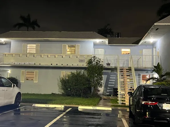 7590 SW 82nd St APT F121, Miami, FL 33143