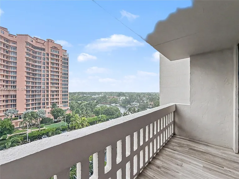 90 Edgewater Dr #818 — Photo 8