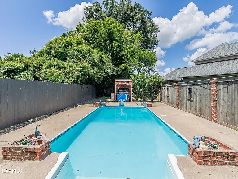 300 Oak Hollow Dr — Photo 47