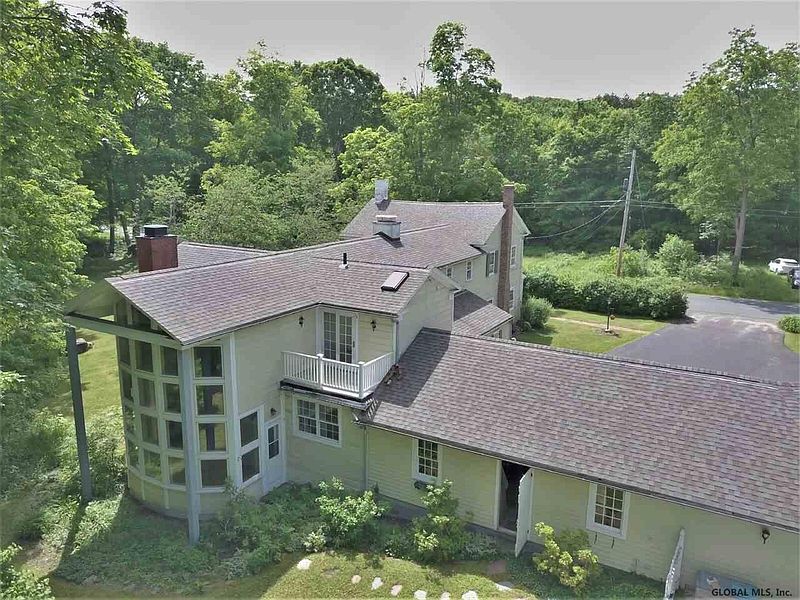 5th image of 92 OAK HILL Road