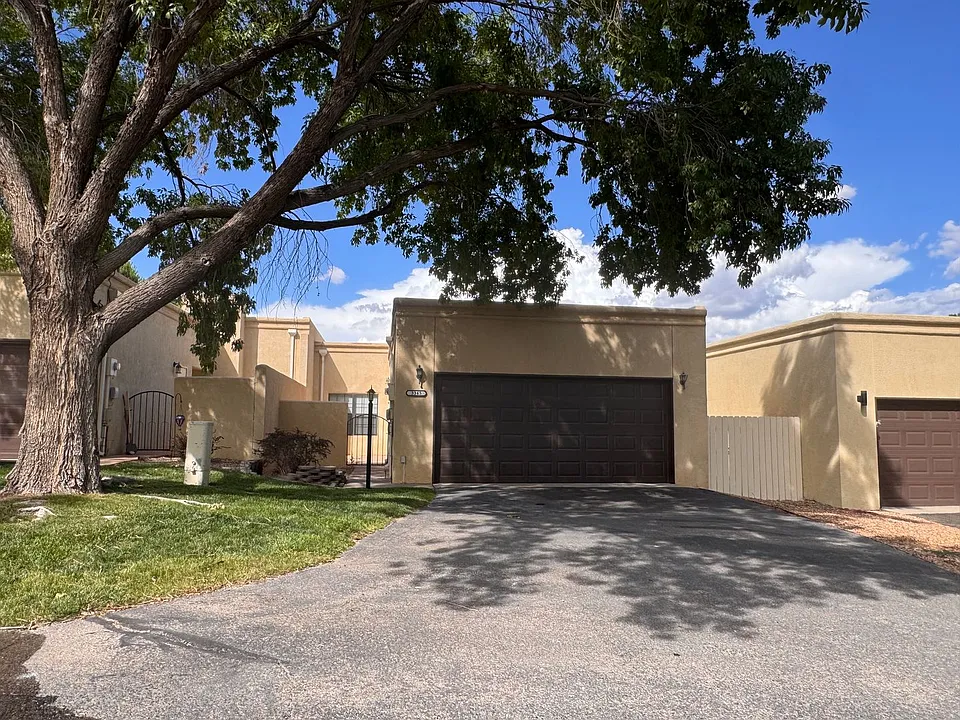 3345 Esplanade Cir SE