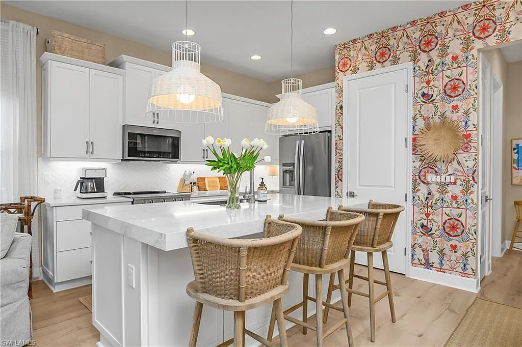 2 bed, 2.0 bath, 1205 sqft, $10,000 — Photo 4