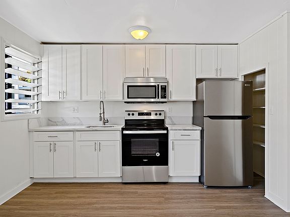 2nd image of 1649 Mott Smith Dr APT B