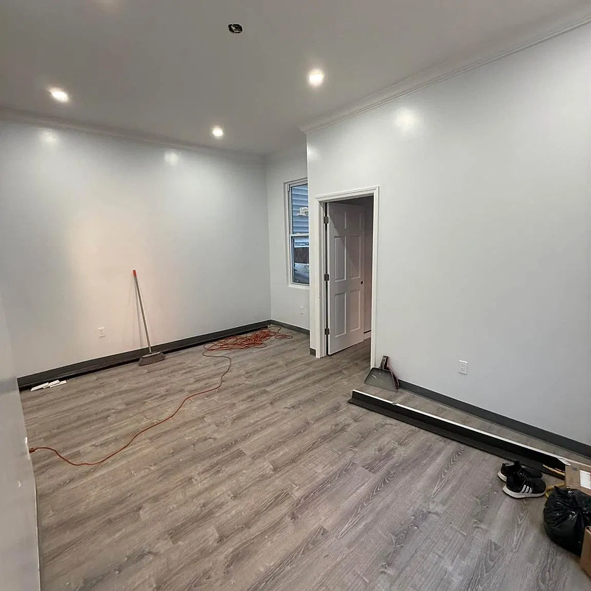 3 bed, 1.0 bath, 1716 sqft, $3,373 — Photo 4