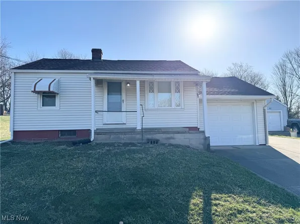 1935 Village St SE, Canton, OH 44707