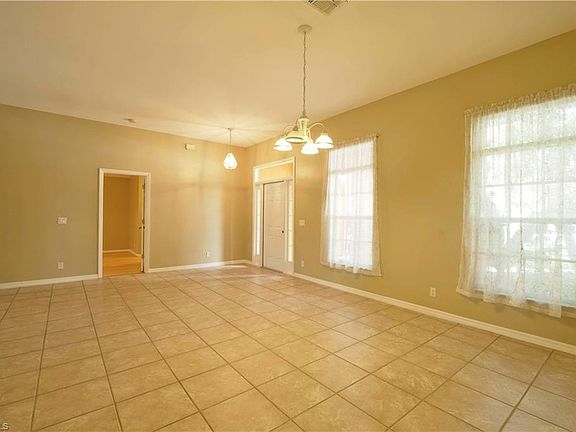 5th image of 323 Burnt Pine Dr
