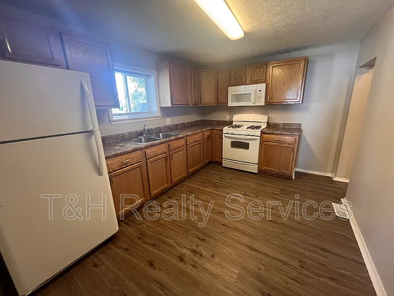 609 S Crystal St — Photo 6