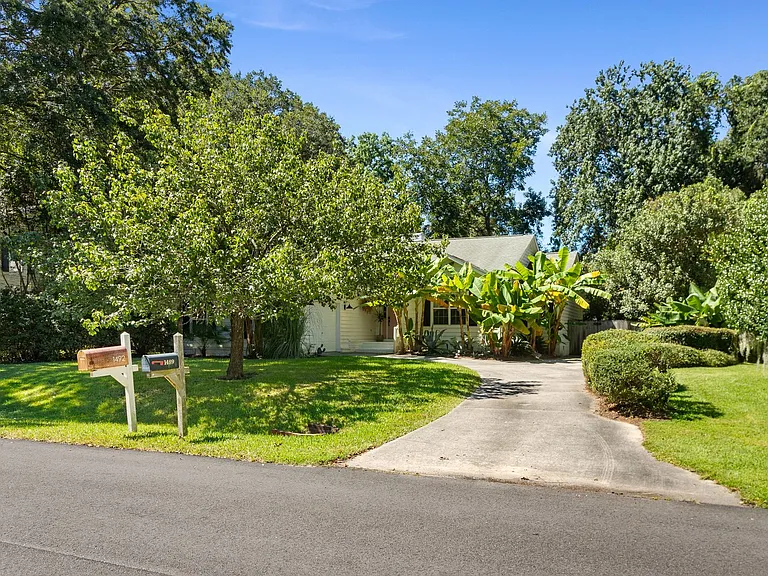 1492 Kentwood Cir — Photo 53