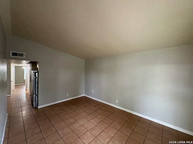 3 bed, 1.0 bath, 984 sqft, $1,195 — Photo 3