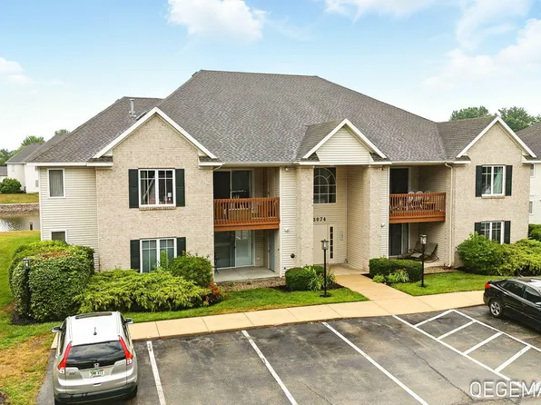 3074 W Crystal Waters Dr Unit 5, Holland, MI 49424