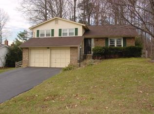 6908 Shackle Pl, Burke, VA 22015