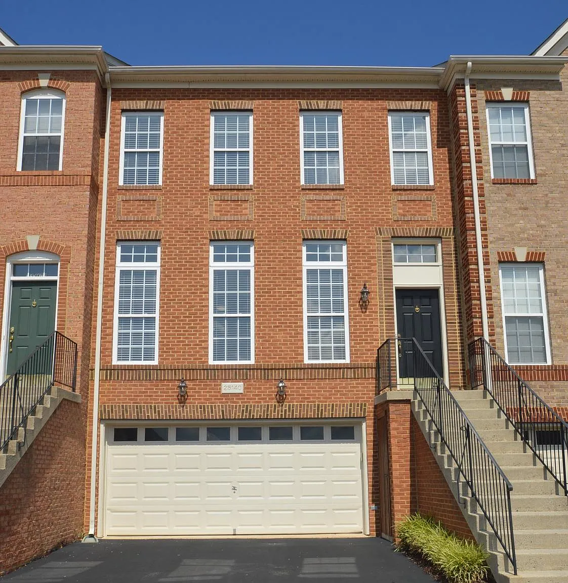 3 bed, 4.0 bath, 2568 sqft, $3,195 — Photo 1