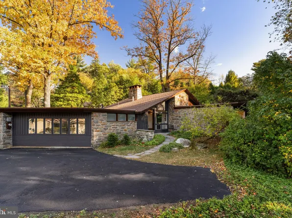 250 E Waverly Rd, Wyncote, PA 19095