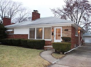 16515 Sprenger Ave, Eastpointe, MI 48021