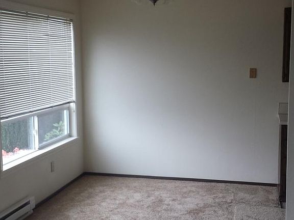 3rd image of 2242 Franklin Ave E APT 201