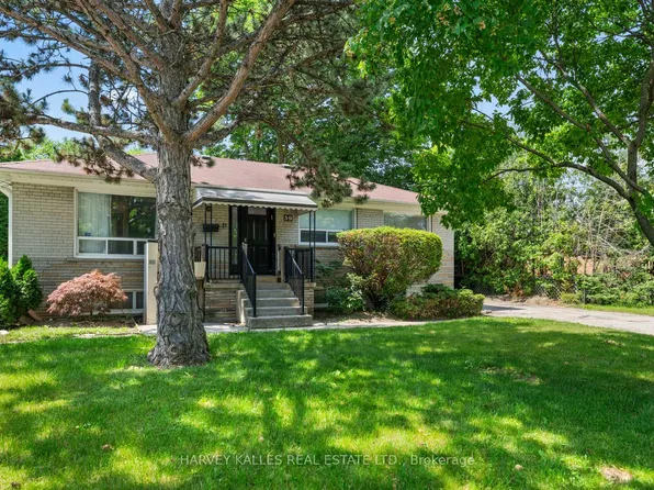 39 Cavotti Cres, Toronto, ON M3H 4V3