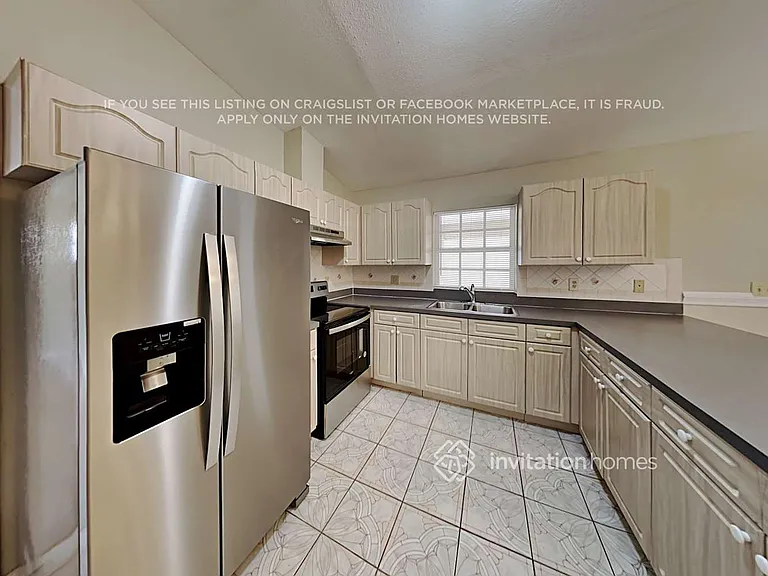 5850 Lake Grove Dr — Photo 7