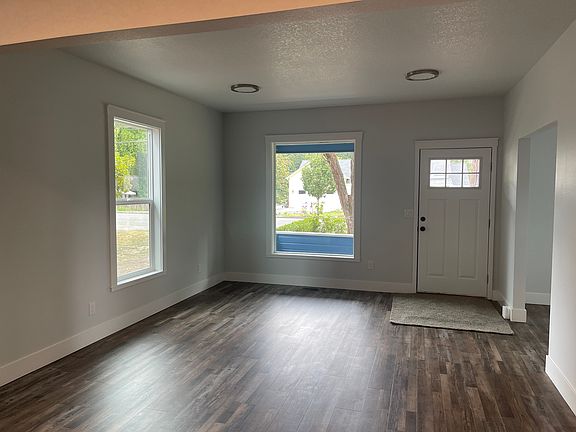 4th image of 921 N Main Ave