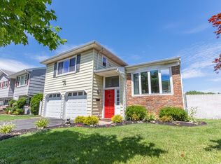 1584 Ridgway St, Union, NJ 07083