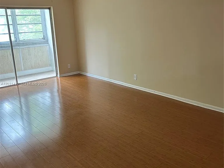 218 NE 12th Ave #203 — Photo 3