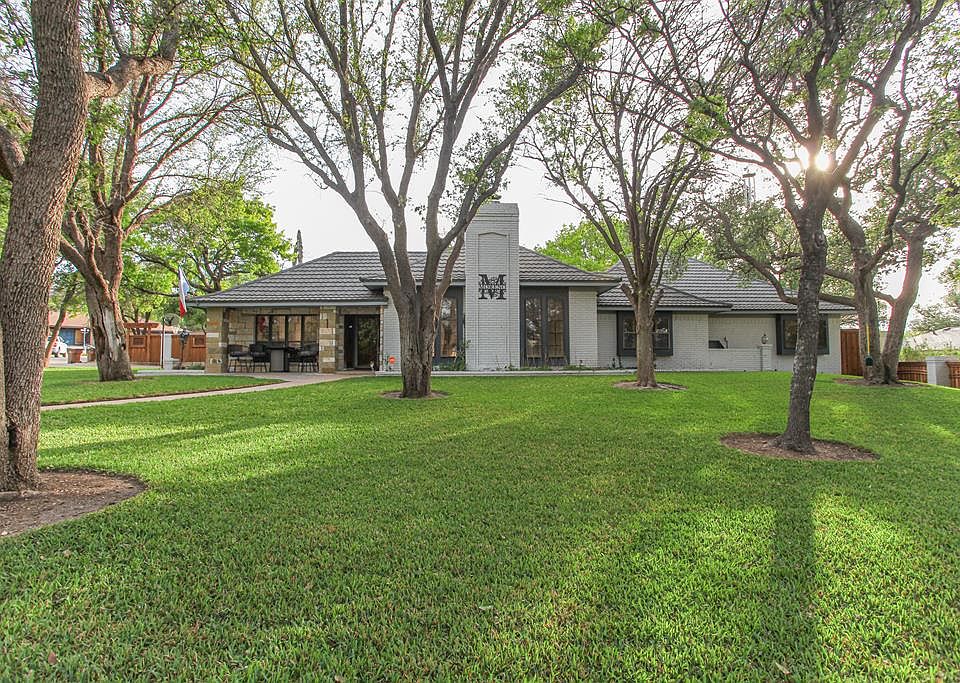 1st image of 1 Bennett Cir