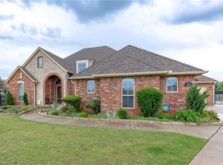 2817 Land Run Rd, Moore, OK 73160