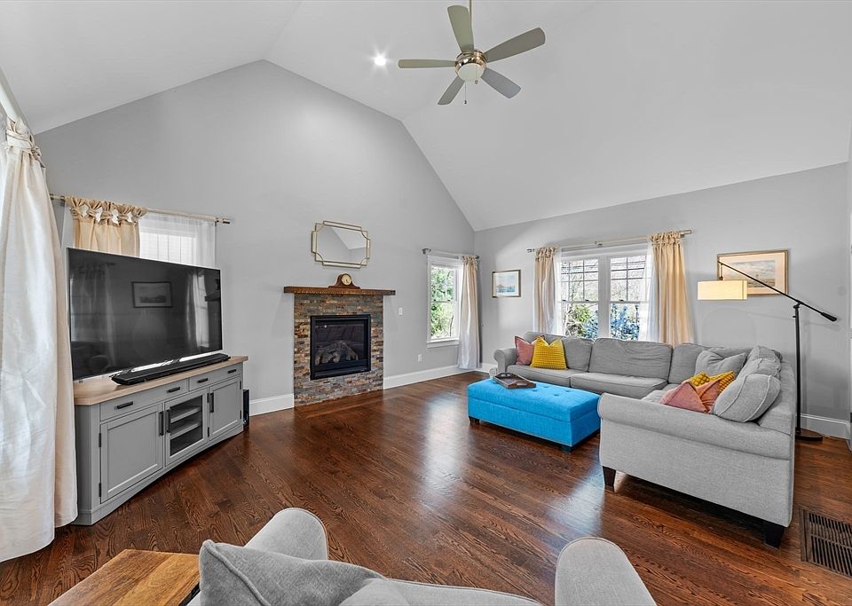 279 Branch St, Mansfield, MA 02048 Zillow