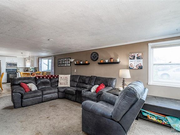 3rd image of 1414 Rosebud Ln