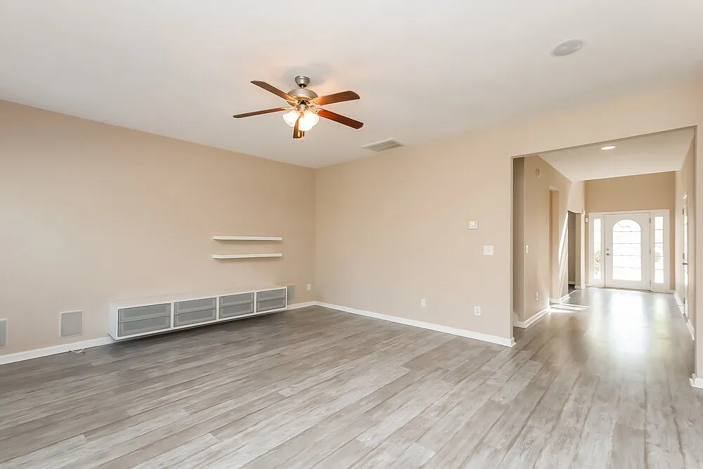4 bed, 2.5 bath, 2933 sqft, $2,500 — Photo 4