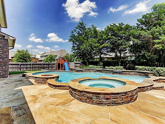 This home is spotless in and out. The back stone and all concrete have just been power washed
