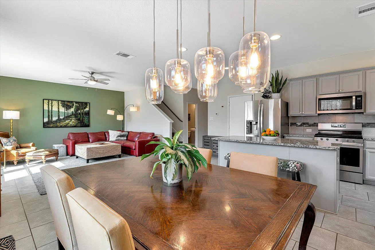 3 bed, 2.5 bath, 2130 sqft, $2,200 — Photo 4