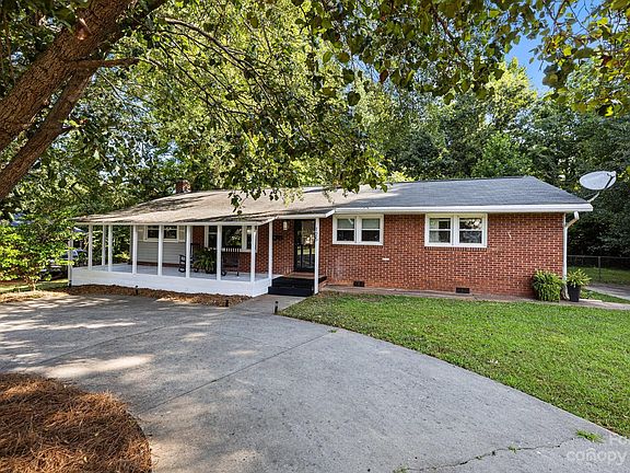 3rd image of 125 Burton Hills Cir