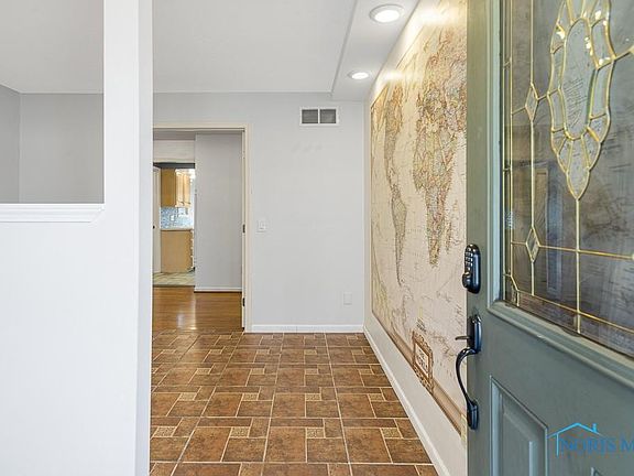 4th image of 1825 Welker Ave