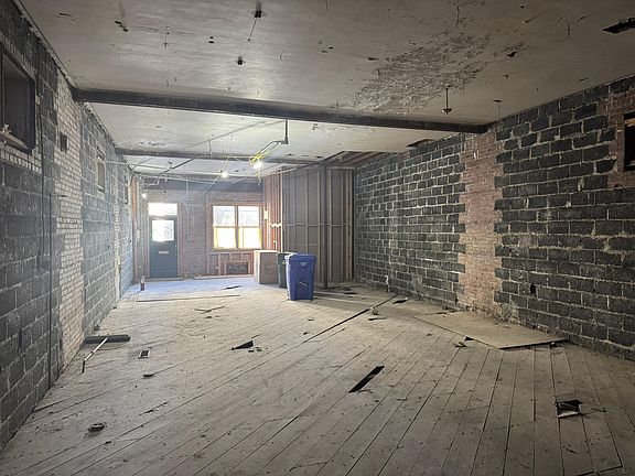 5th image of 59 Broad St