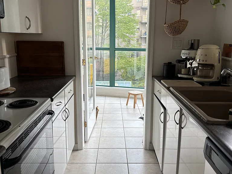 929 Homer St #609 — Photo 8