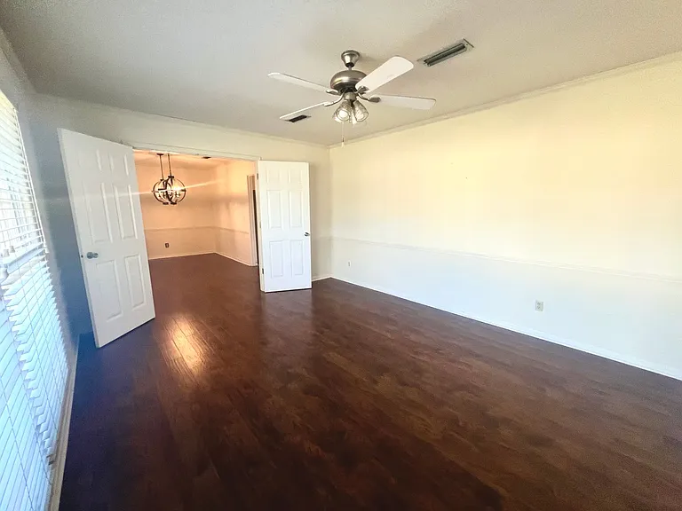 107 Hampton Ave — Photo 3