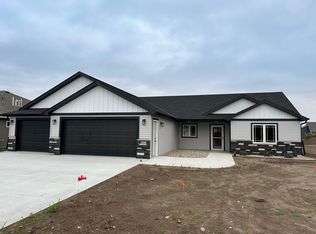 1685 Hurst Castle Rd, Saint Cloud, MN 56303