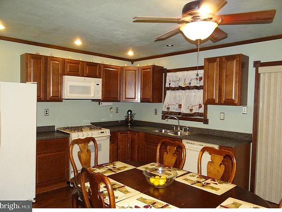 3rd image of 1502 E Lakeshore Dr