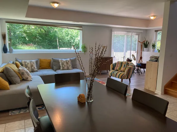 667 Vine Ct, Ann Arbor, MI 48103