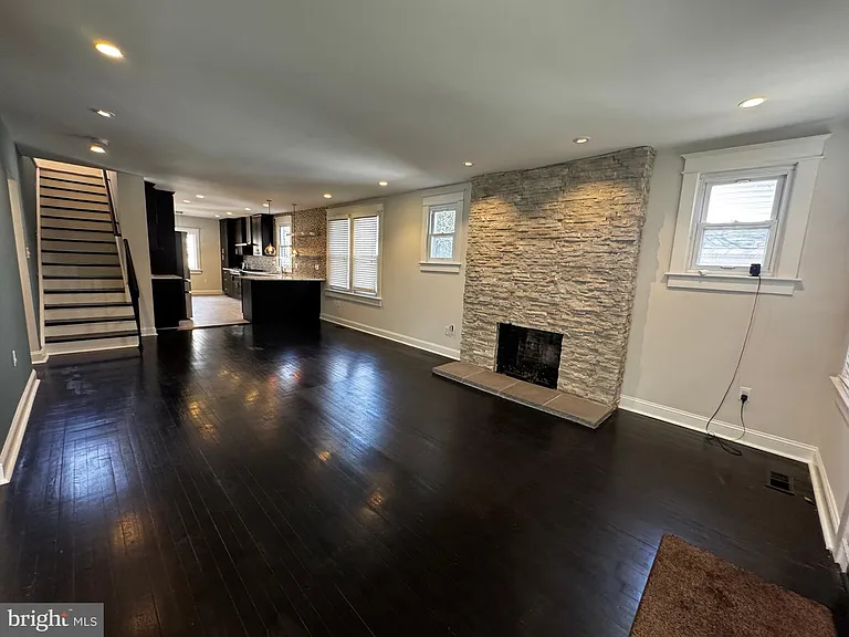 513 Whittier St NW — Photo 6
