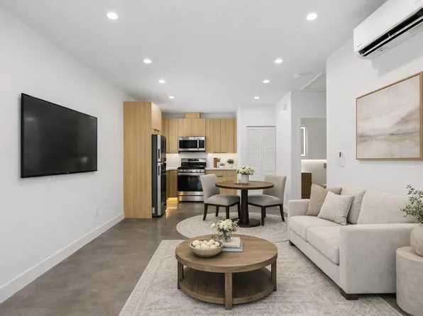 7318 Fallbrook Ave, West Hills, CA 91307