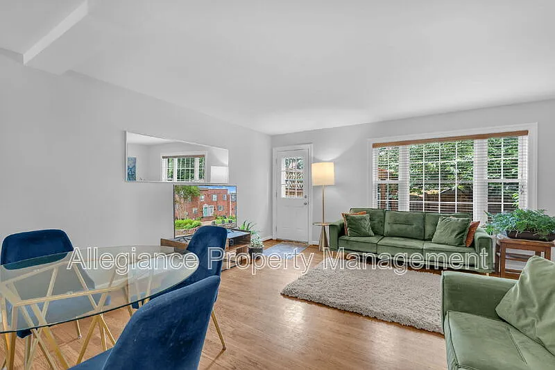 3 bed, 2.0 bath, 1102 sqft, $3,700 — Photo 4